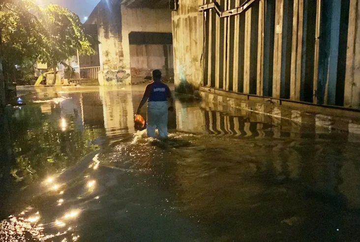 Banjir 70 Sentimeter,...