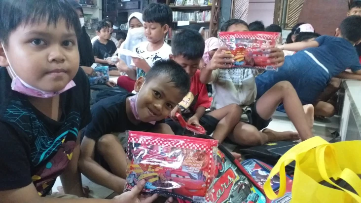Puluhan Anak Antusias...
