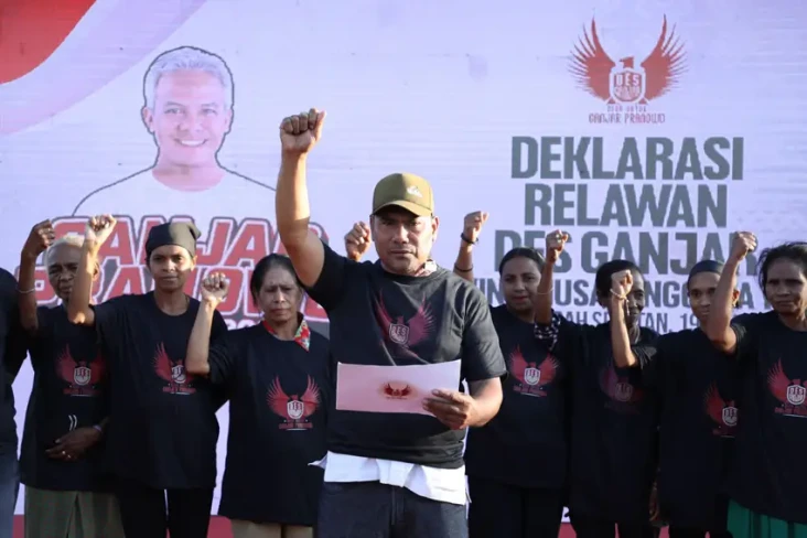 Ratusan Masyarakat NTT...