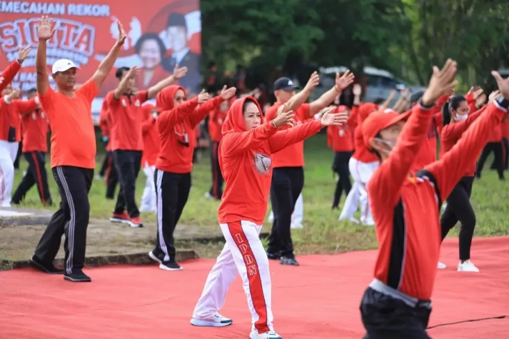 Semarak, Senam Cinta...