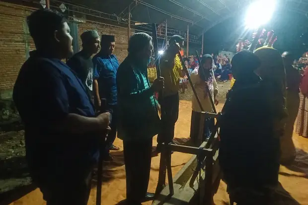 Tradisi Mappadendang...