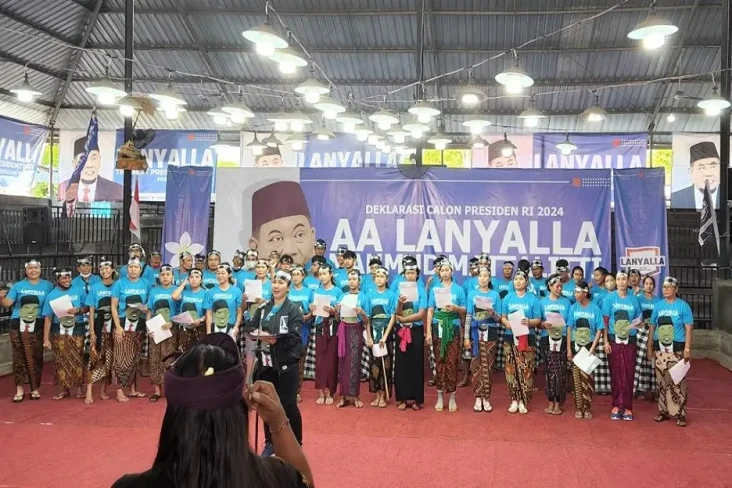 Ratusan Budayawan di...