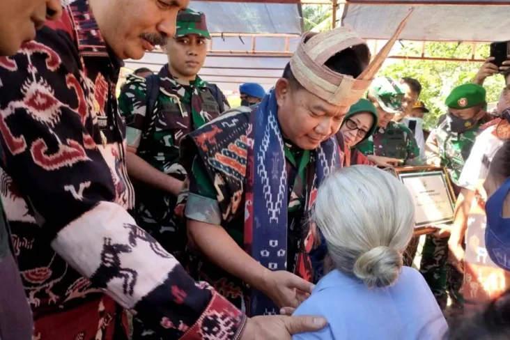 Masyarakat Sumba Timur...