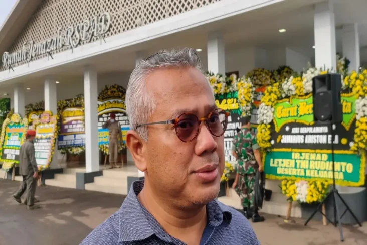 Kenang Viryan Azis,...