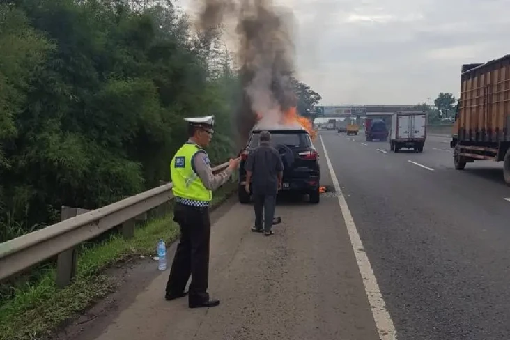 Alami Overheat, Mobil...