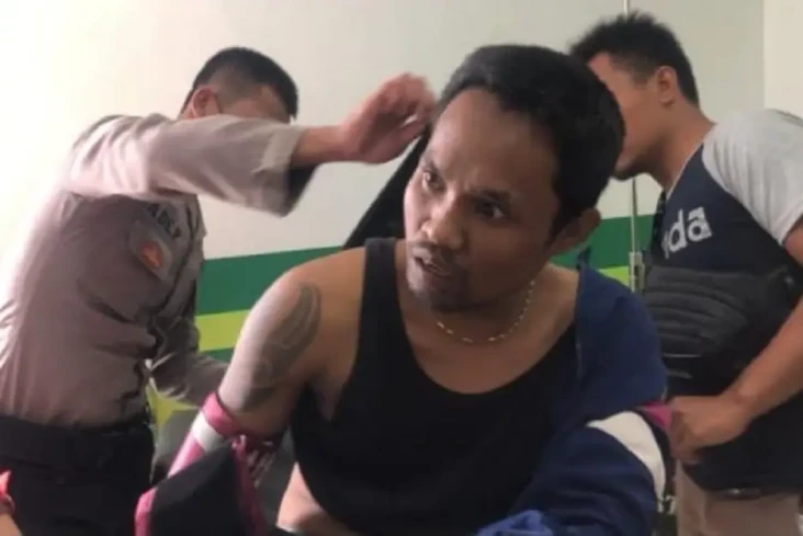 Mr X Serang Polisi Pakai...