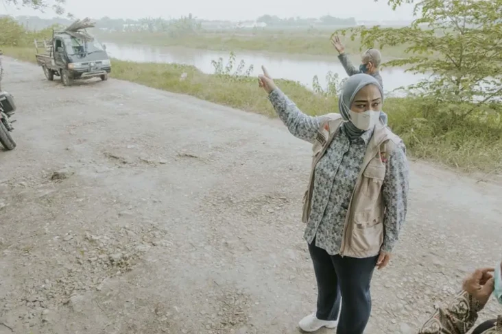 Banyak Jalan Rusak di...