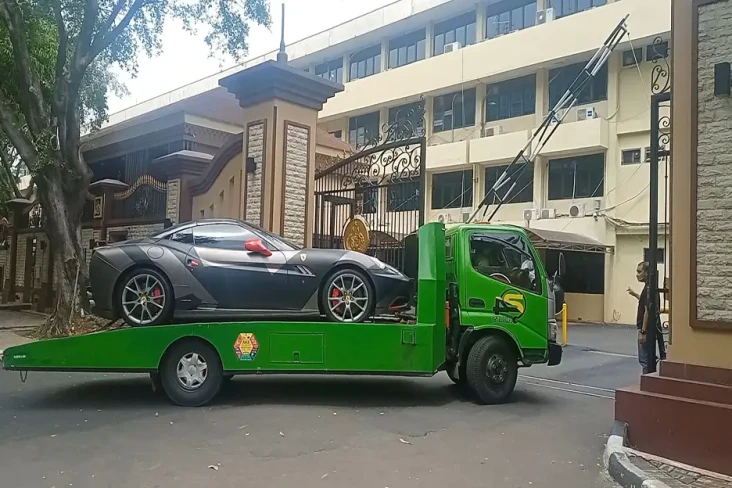 Lagi, Super Car Milik...