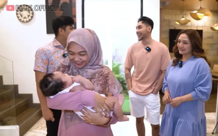 Bayi Siti Badriah Nangis...