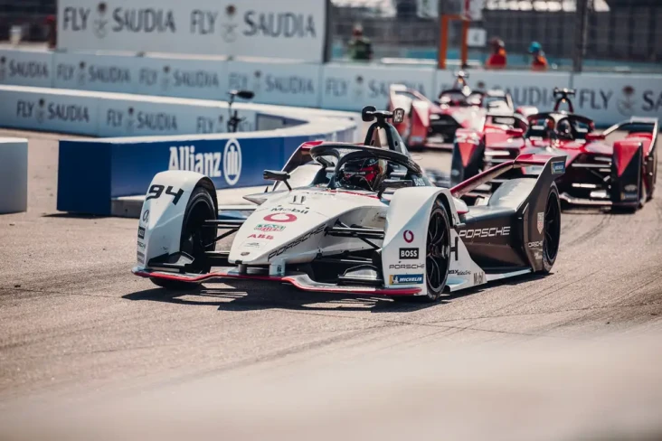 Mobil Formula E Tiba...