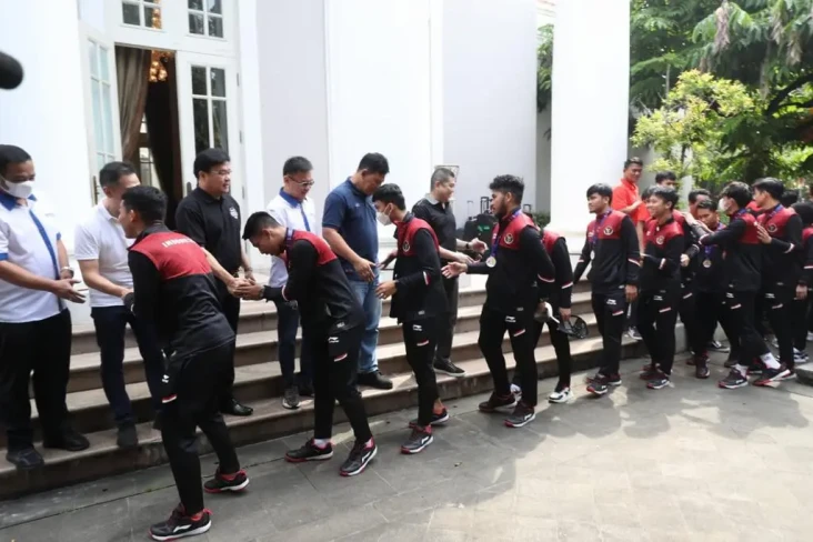 Raih Medali Perak SEA...
