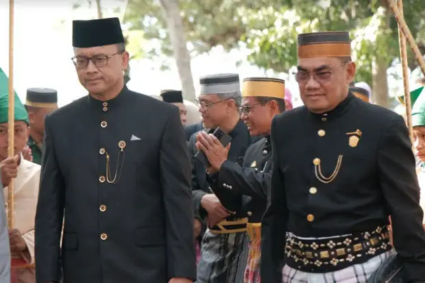 Kerajaan Sanrobone Anugrahkan...