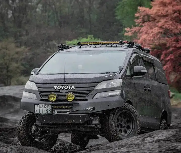Ngeri, MPV Mewah Toyota...