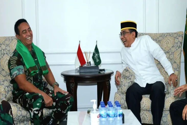 Kenakan Peci Hadiah...