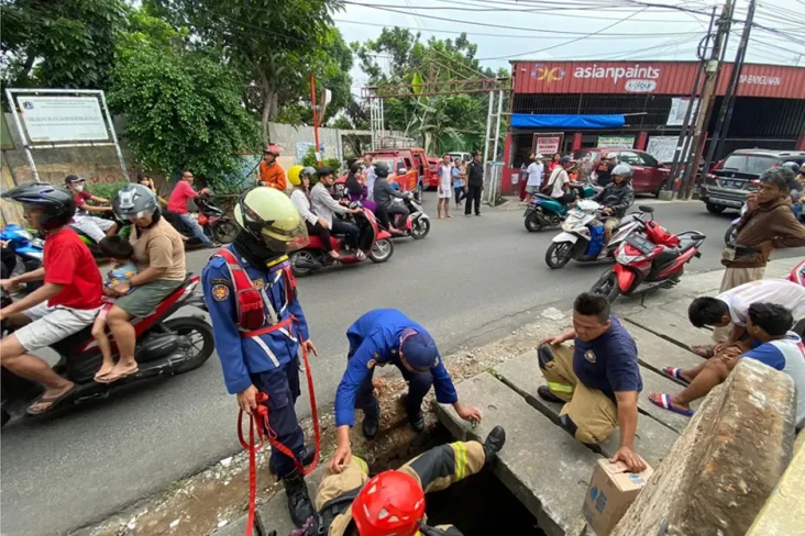 Maling Ponsel Ngumpet...