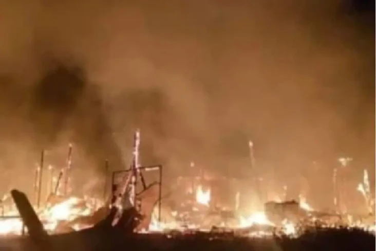 Mencekam! Massa Bakar...