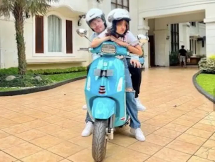 Fuji Dapat Hadiah Vespa...