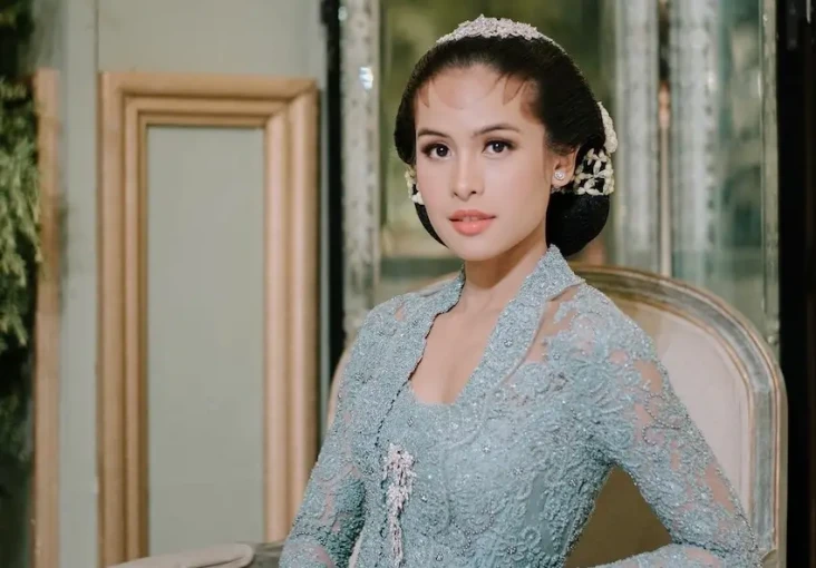 Maudy Ayunda Gelar Akad...