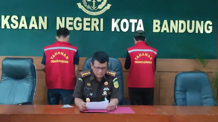 Gelapkan Dana Perusahaan,...