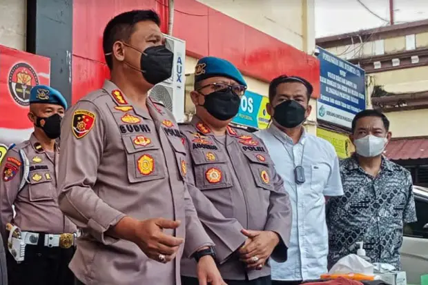 Enam Polisi Terlibat...