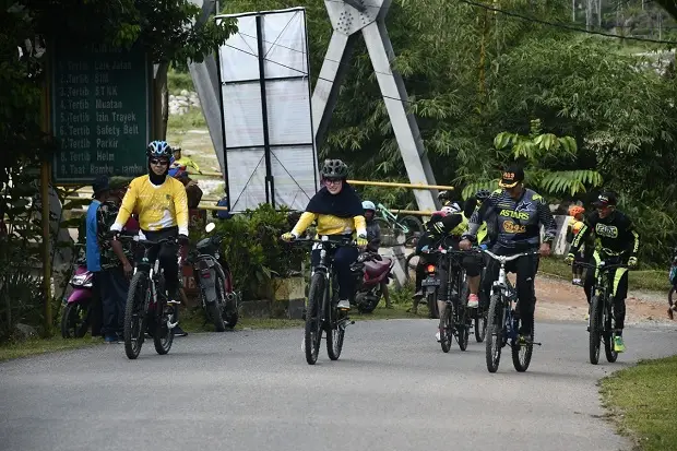 Ratusan Pesepeda Meriahkan...