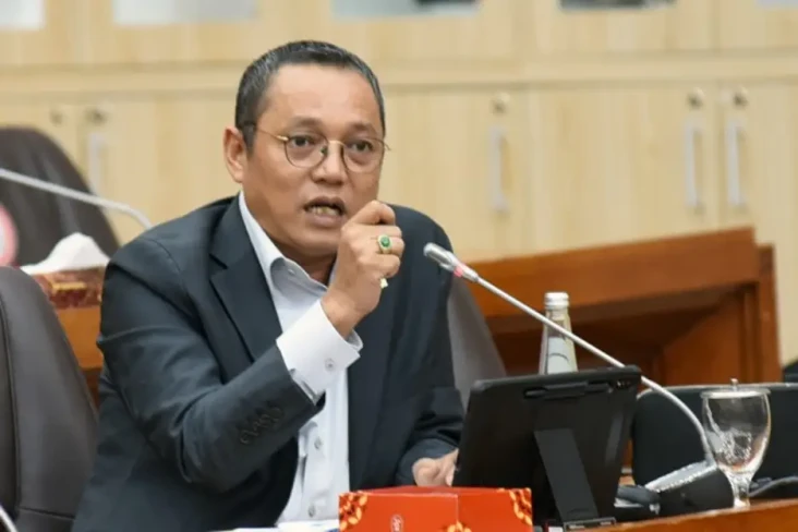 Komisi VI DPR Kritisi...