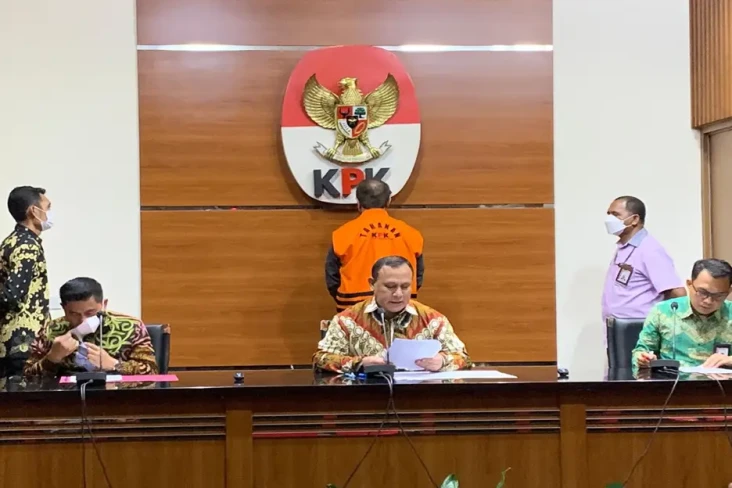 5 Tahun Melenggang Bebas,...
