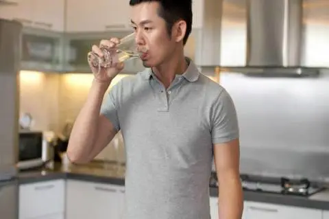 4 Dampak Buruk Minum...