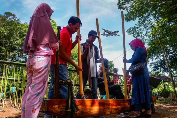 Pesta Adat Tu Barania...