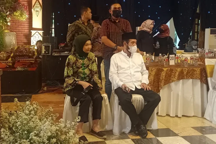 Anwar Usman dan Idayati...