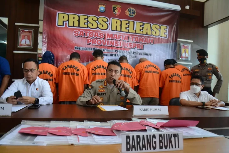 Bongkar Pemalsuan Surat...
