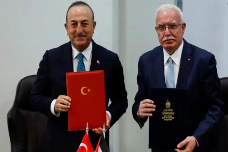 Menlu Turki Kunjungi...