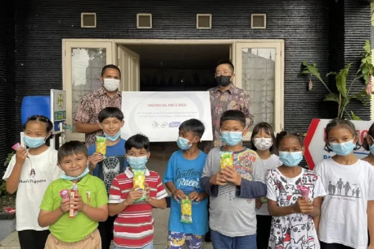 Yili Indonesia Salurkan...
