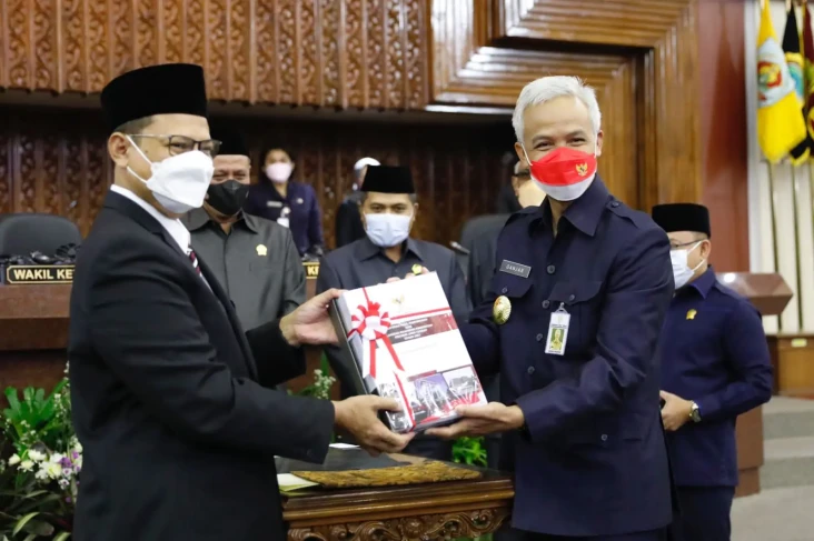 Ganjar Pranowo Antar...