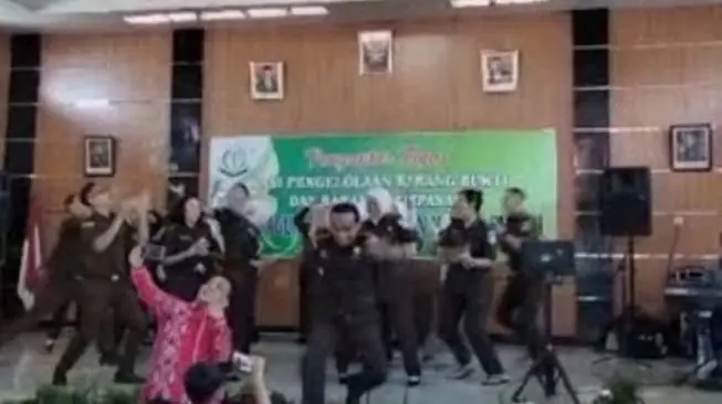 Viral! Video Saweran...
