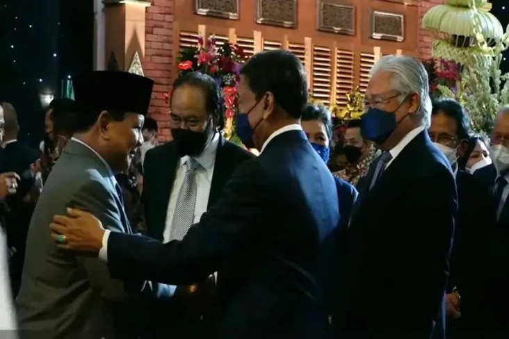 Bertemu di Nikahan Ketua...