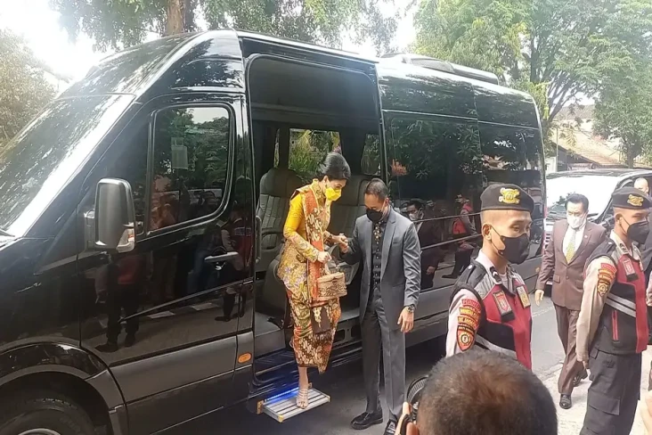 Akad Nikah Adik Jokowi...