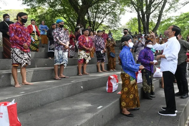 Usai Menikahkan Adiknya,...