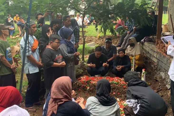 Puluhan Kerabat Kawal...