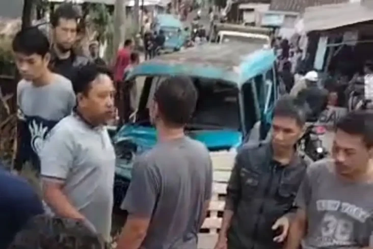 Tak Kuat Nanjak, Truk...