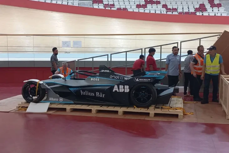 Replika Mobil Formula...