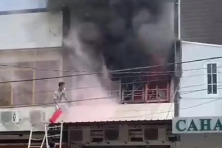 Toko Emas di Pasar Sentral...