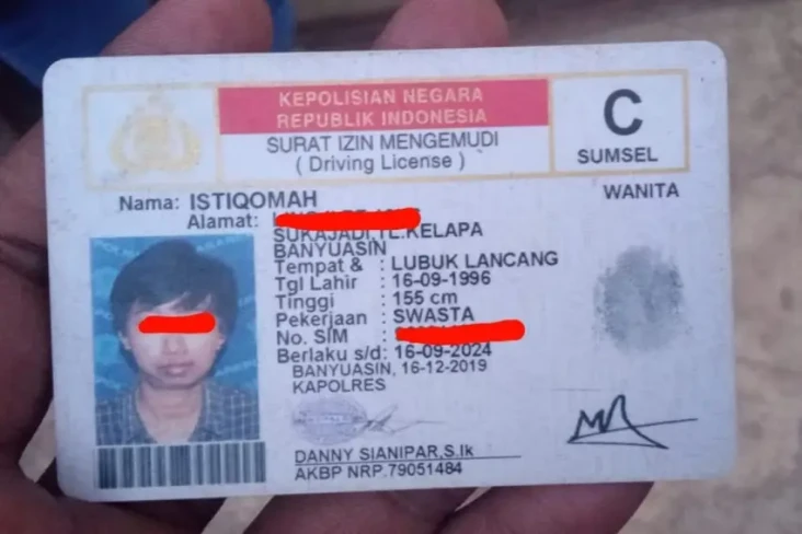 Wanita Ini Palsukan...