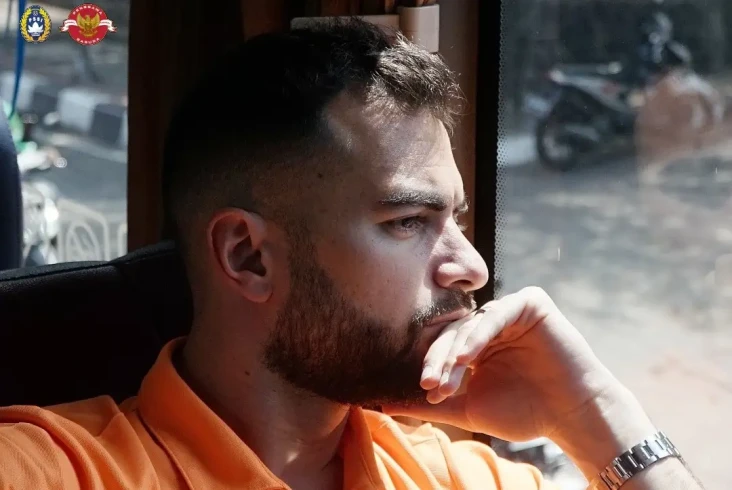 Jordi Amat Diangkut...