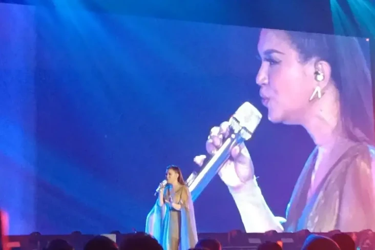 Gelar Konser, Rossa...