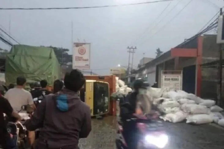 Jalan Tak Rata, Truk...