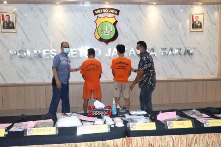 Tangkap 2 Pengedar Narkoba,...