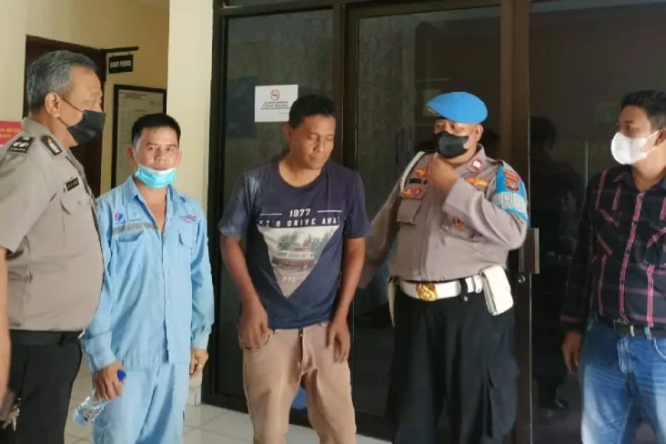 Maling Kepergok Mencuri...