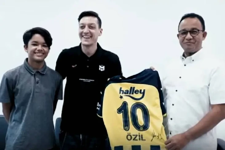 Mesut Ozil ke Jakarta,...