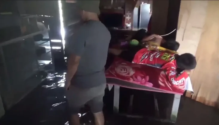 Puluhan Rumah Terendam...